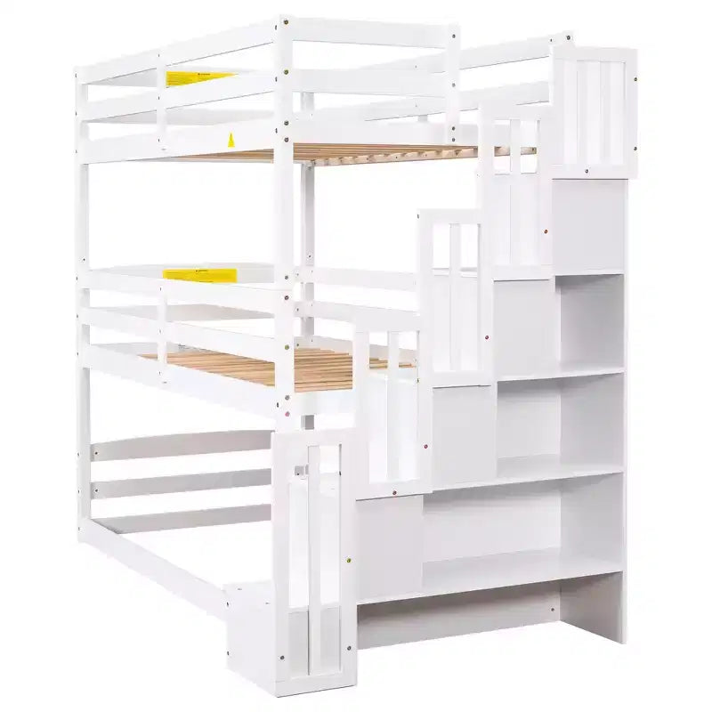 Letto a castello triplo a una piazza con scala portaoggetti, design separato per bambini