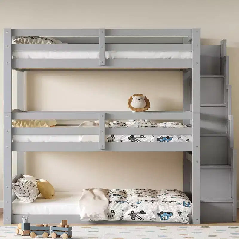 Letto a castello triplo a una piazza con scala portaoggetti, design separato per bambini