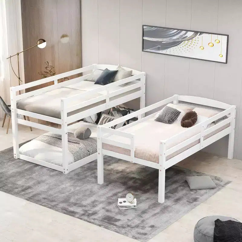 Letto a castello triplo a una piazza con scala portaoggetti, design separato per bambini