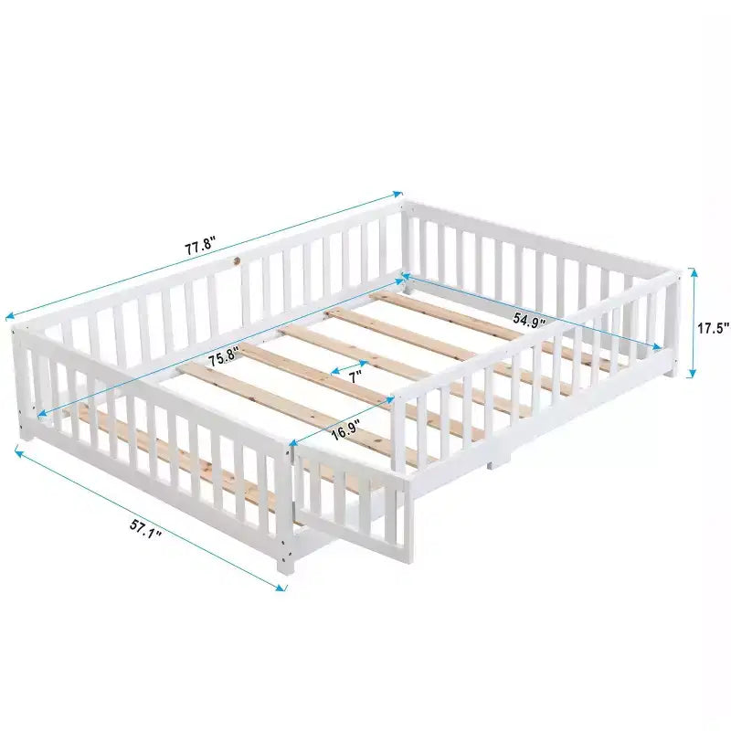 Letto a pavimento Montessori per bambini a grandezza naturale con recinzione e sponde di protezione per la cameretta