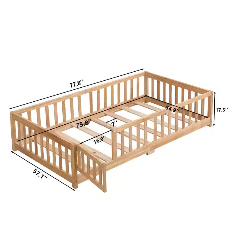 Letto a pavimento Montessori per bambini a grandezza naturale con recinzione e sponde di protezione per la cameretta