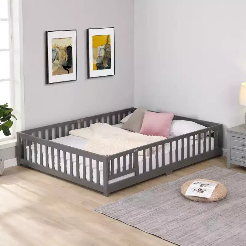 Letto a pavimento Montessori per bambini a grandezza naturale con recinzione e sponde di protezione per la cameretta