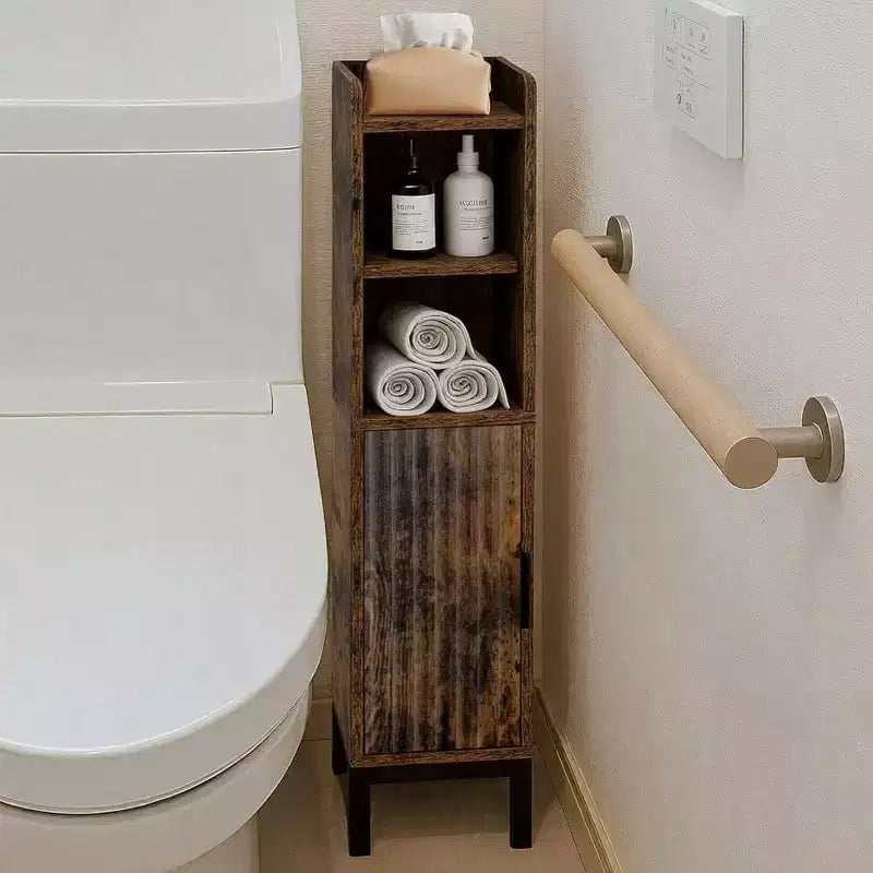 Mobiletto angolare stretto da terra per bagno piccolo con ante e ripiani, per carta igienica