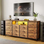 Cassettiera a 12 cassetti per TV da 65 70 75 pollici, mobile extra lungo da 63" W, bianco, per camera da letto con luci LED e prese di corrente, cassetti in tessuto per armadio
