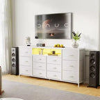 Cassettiera a 12 cassetti per TV da 65 70 75 pollici, mobile extra lungo da 63" W, bianco, per camera da letto con luci LED e prese di corrente, cassetti in tessuto per armadio
